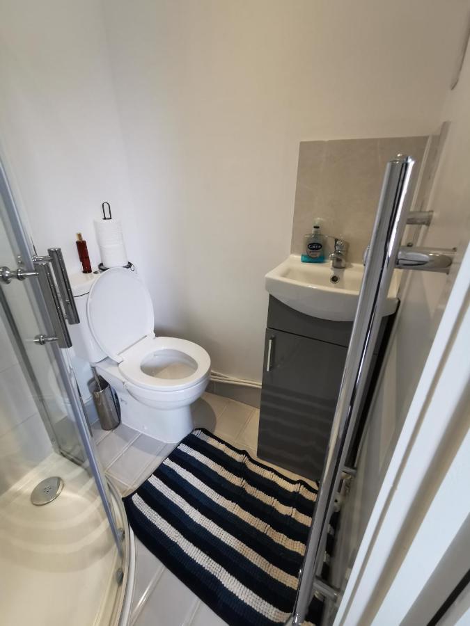 Studio Self Contained Double Bedroom London Bagian luar foto